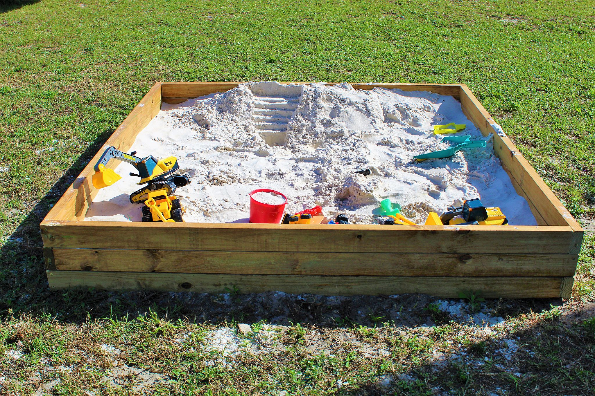 Easy Peasy DIY Sandbox – Nooks In Bloom